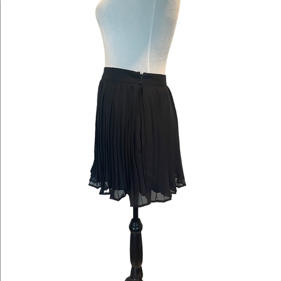 Central Park West pleated black on trend mini skirt with pockets size small - Picture 3 of 13